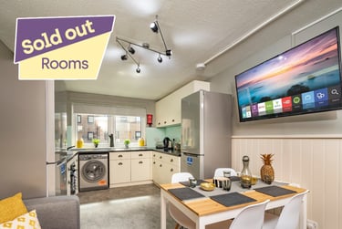 4 Bed Deluxe at Meadow Court, 13 Sciennes, Newington, Edinburgh, EH91NJ - Image 1
